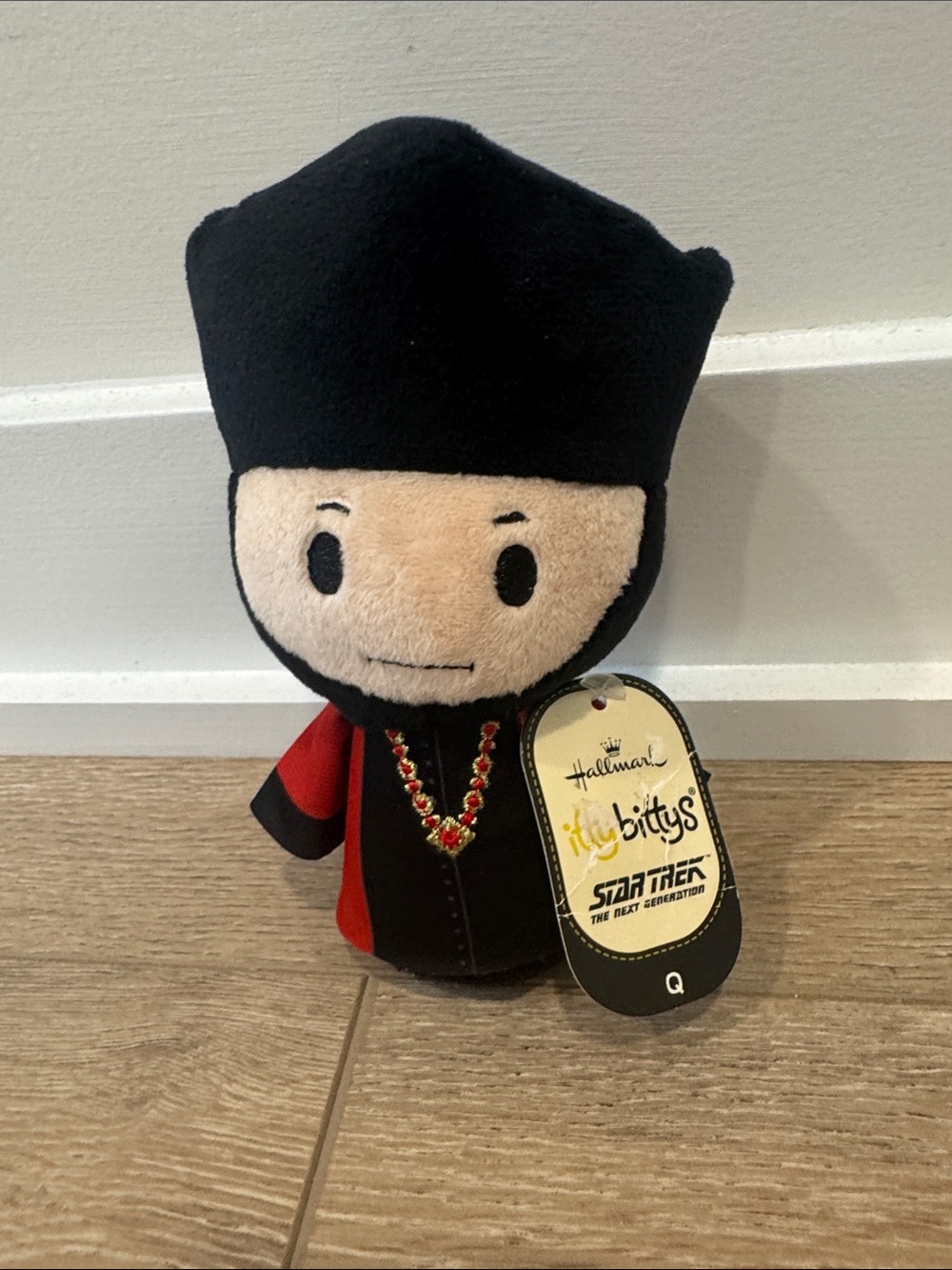 NWT Hallmark itty bittys Star Trek Q Plush - Black, Red, Cream